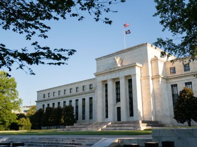 Giá dầu tăng mạnh có thể đe dọa triển vọng hạ cánh mềm của Fed